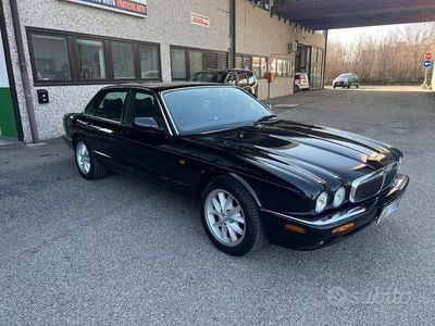 Usata Jaguar XJ 284 CV (208 kW) 1999 Nero Berlina