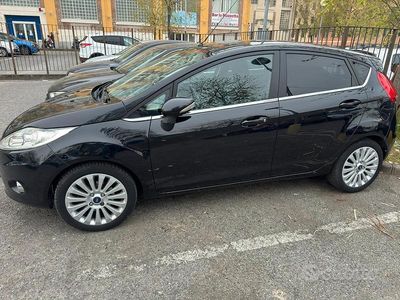 Usata Ford Fiesta 82 CV (60 kW) 2009 Nero Utilitaria