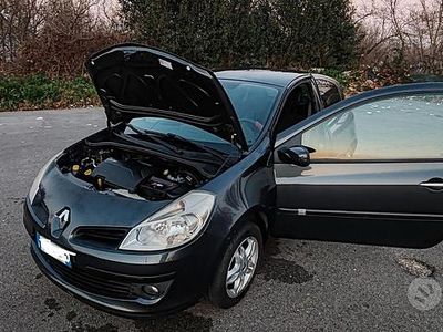 Usata Renault Clio III 75 CV (55 kW) 2007 Grigio Utilitaria