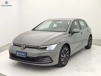 Usata VW Golf VIII Life 131 CV (96 kW) 2023 Grigio Berlina