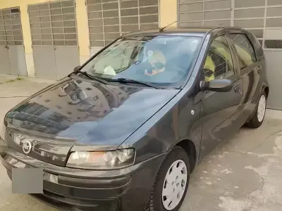 Usata Fiat Punto 60 CV (44 kW) 2002 Grigio Utilitaria