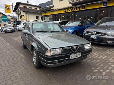 Usata Alfa Romeo 75 120 CV (88 kW) 1989 Grigio Berlina