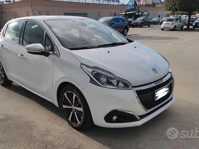 Occasion Peugeot 208 Allure 75 PK (55 kW) 2016 Wit Hatchback