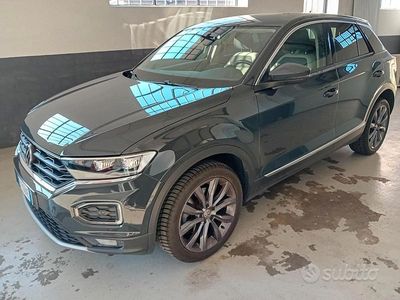Usata VW T-Roc 150 CV (110 kW) 2019 Grigio SUV