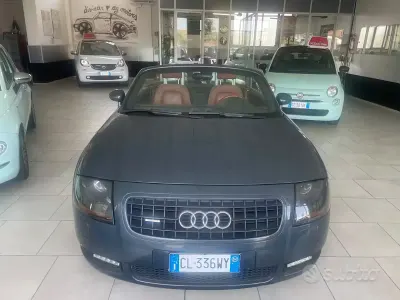 Usata Audi TT Roadster Ambiente 225 CV (165 kW) 2004 Grigio Cabrio