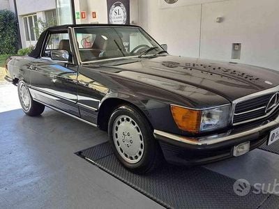 Usata Mercedes 560 245 CV (180 kW) 1986 Nero metallizzato metallizzato Cabrio
