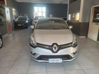 Begagnad Renault Clio IV Zen 75 HK (55 kW) 2018 Silver Sedan