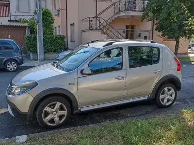 Usata Dacia Sandero Stepway 84 CV (61 kW) 2011 Grigio Berlina