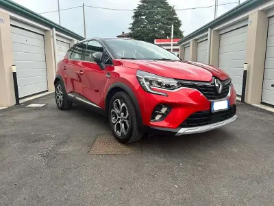 Usata Renault Captur Zen 101 CV (74 kW) 2020 Rosso SUV
