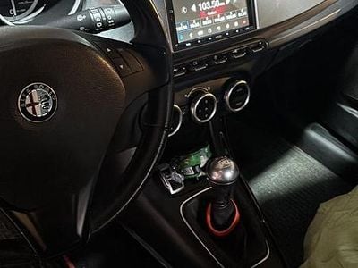 Usata Alfa Romeo Giulietta 140 CV (102 kW) 2011 Rosso Utilitaria