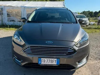 Käytetty Ford Focus Titanium 120 HP (88 kW) 2018 Harmaa Farmari