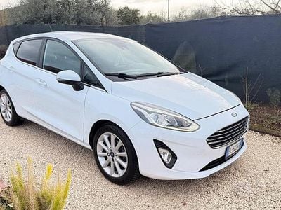 Usata Ford Fiesta 100 CV (73 kW) 2017 Bianco Berlina