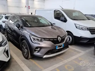Usata Renault Captur Intens 101 CV (74 kW) 2020 Grigio SUV
