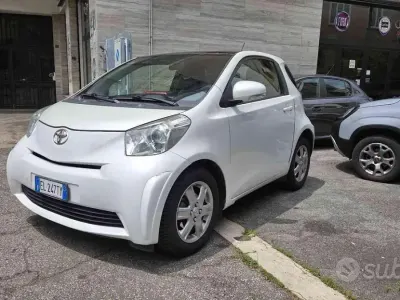 Usata Toyota iQ Trend 68 CV (50 kW) 2012 Bianco Utilitaria