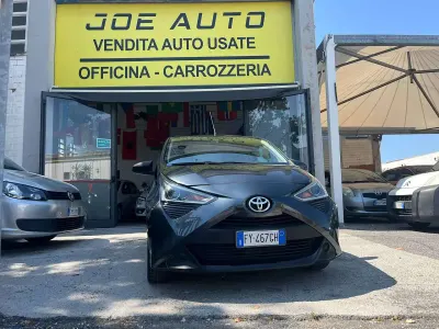 Usata Toyota Aygo Connect Style 72 CV (52 kW) 2019 Grigio scuro Utilitaria