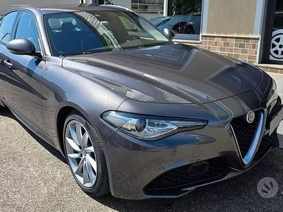 Usata Alfa Romeo Giulia Super 150 CV (110 kW) 2016 Grigio Berlina