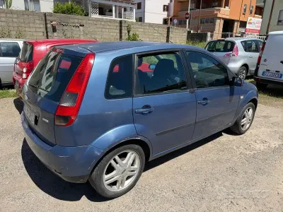 Brugt Ford Fiesta Ghia 68 HK (50 kW) 2006 Blå Hatchback