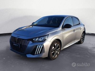 Usata Peugeot 208 Allure 101 CV (74 kW) 2025 Grigio Utilitaria