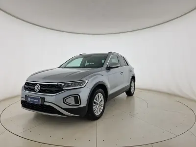 Usata VW T-Roc Life 115 CV (84 kW) 2023 Pyrit silver metallizzato SUV