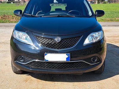 Usata Lancia Ypsilon 69 CV (50 kW) 2016 Nero Utilitaria