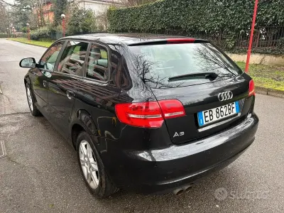 Usado Audi A3 Attraction 102 CV (75 kW) 2010 Negro Utilitario