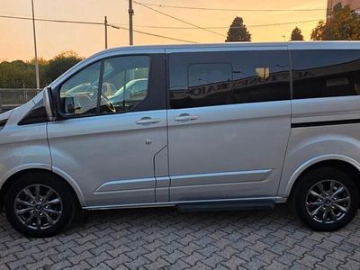 Usata Ford Tourneo Titanium 185 CV (136 kW) 2021 Argento Monovolume