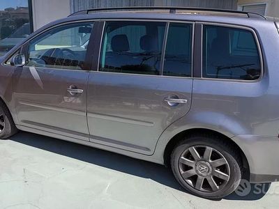 Begagnad VW Touran 2004 Grå Minibuss