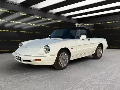 Usata Alfa Romeo Spider 122 CV (89 kW) 1990 Bianco Cabrio