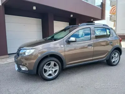 Usata Dacia Sandero Stepway 90 CV (66 kW) 2018 Marrone Berlina