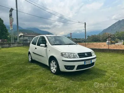 Usata Fiat Punto 69 CV (50 kW) 2004 Bianco Utilitaria