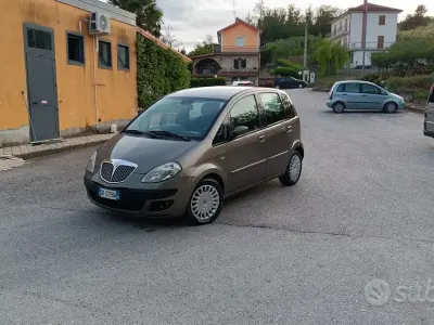 Usado Lancia Musa 69 CV (50 kW) 2007 Marrón Monovolumen