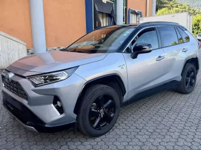 Usata Toyota RAV4 Hybrid Style 178 CV (130 kW) 2021 Argento SUV