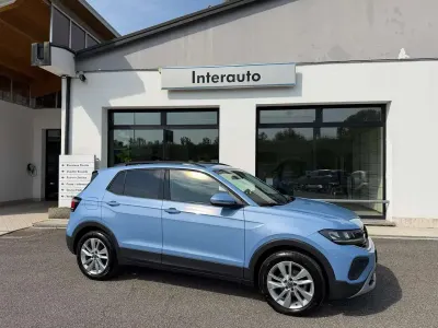 Usata VW T-Cross Life 95 CV (69 kW) 2024 Clear blue metallizzato SUV