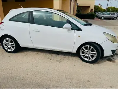 Usata Opel Corsa 75 CV (55 kW) 2007 Bianco Utilitaria