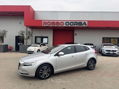 Usata Volvo V40 120 CV (88 kW) 2019 Grigio Berlina
