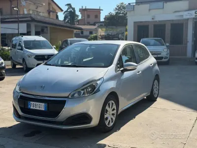 Usata Peugeot 208 Active 82 CV (60 kW) 2016 Grigio Utilitaria
