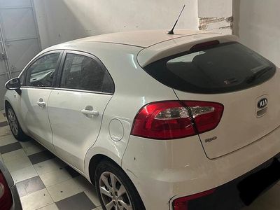 Usata Kia Rio 85 CV (62 kW) 2016 Bianco Utilitaria