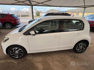 Usata VW up! Move 60 CV (44 kW) 2019 Bianco Utilitaria