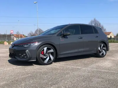 Nuova VW Golf VIII GTI 265 CV (194 kW) 2025 Dolphin grey Berlina