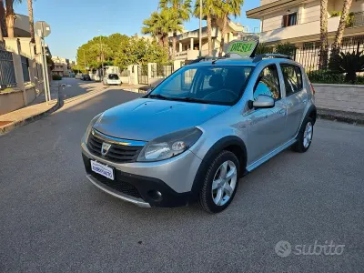 Usata Dacia Sandero Stepway 68 CV (50 kW) 2010 Grigio Monovolume