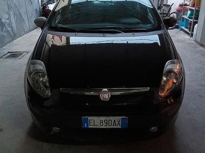 Nero Usata 2012 Fiat Grande Punto Utilitaria | 4000 € (Buon prezzo)
