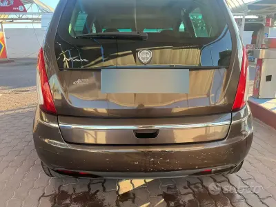 Usata Lancia Musa 90 CV (66 kW) 2010 Marrone Monovolume