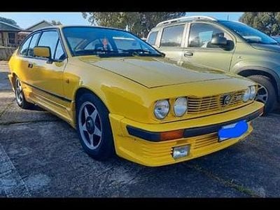 Begagnad Alfa Romeo GTV 1986 Gul Sportkupé
