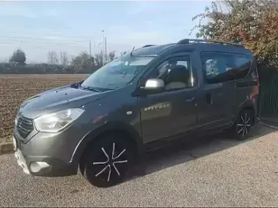 Usata Dacia Dokker Stepway 90 CV (66 kW) 2018 Grigio Monovolume