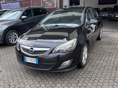 Begagnad Opel Astra Cosmo 160 HK (117 kW) 2010 Svart Sedan