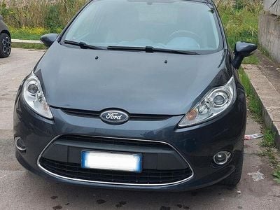 Usata Ford Fiesta Titanium 70 CV (51 kW) 2010 Blu Utilitaria
