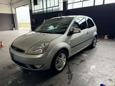 Usado Ford Fiesta Ghia 75 HP (55 kW) 2005 Citadino