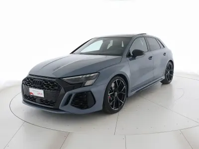 Usata Audi RS3 Comfort 400 CV (294 kW) 2023 Grigio kemora metallizzato Berlina
