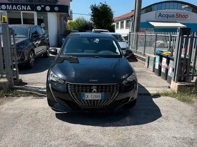 Usata Peugeot 208 Active 75 CV (55 kW) 2022 Nero Utilitaria