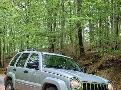 Usata Jeep Cherokee 116 CV (85 kW) 2005 Grigio SUV
